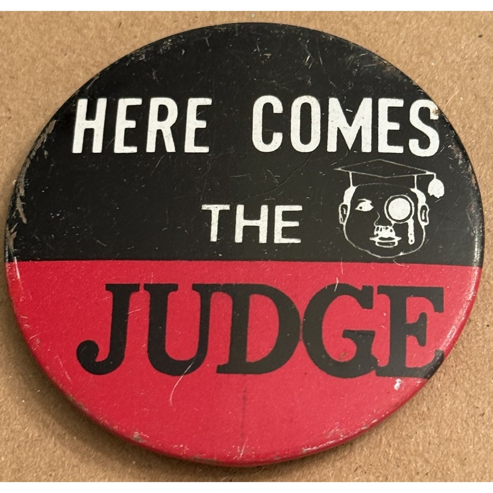 Here Comes The Judge Red Black Vintage Pinback Button Pin Round Circle